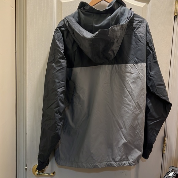 NWOT Columbia Gray athletic windbreaker with Hoodie. - Picture 12 of 15